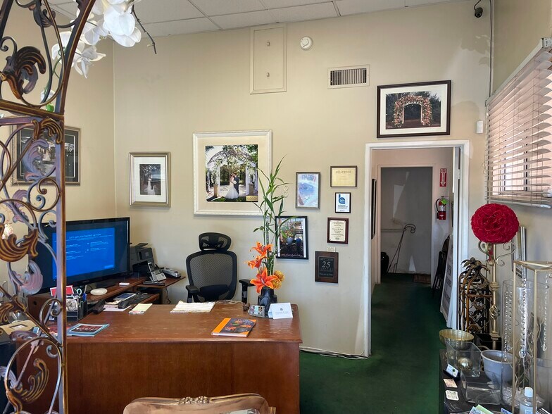 More Photos Of 10443-10445 Magnolia Blvd, North Hollywood Office Residential For Sale