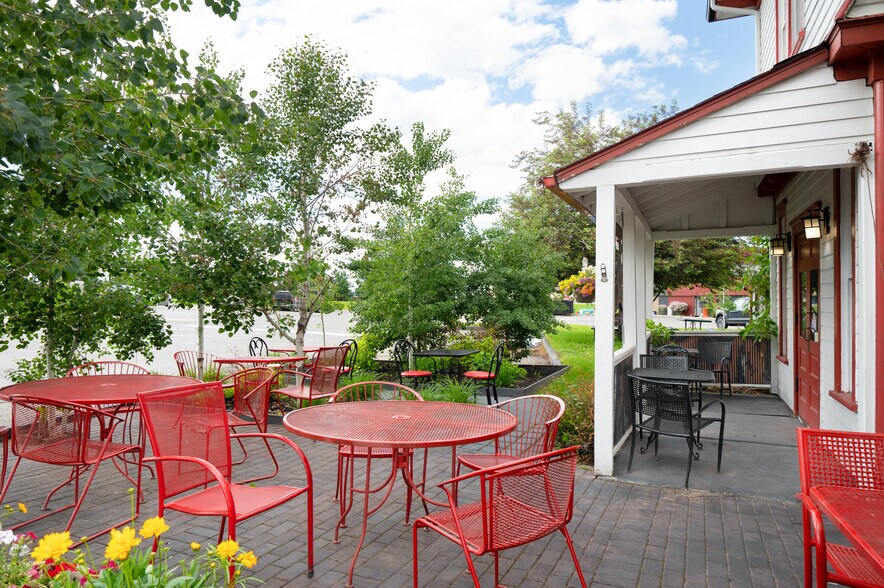 More Photos Of 2711 W College St, Bozeman Restaurant For Sale