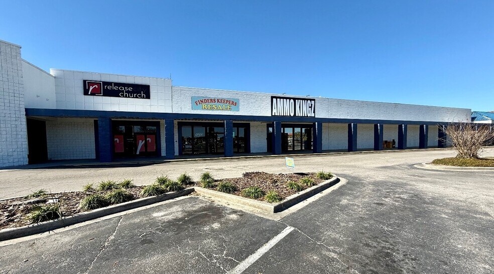 More Photos Of 2202 N Young Blvd, Chiefland General Retail For Lease