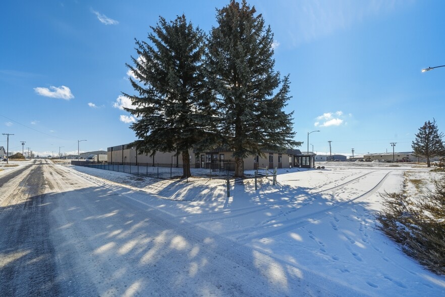 More Photos Of 189 Arden Dr, Belgrade Industrial For Lease