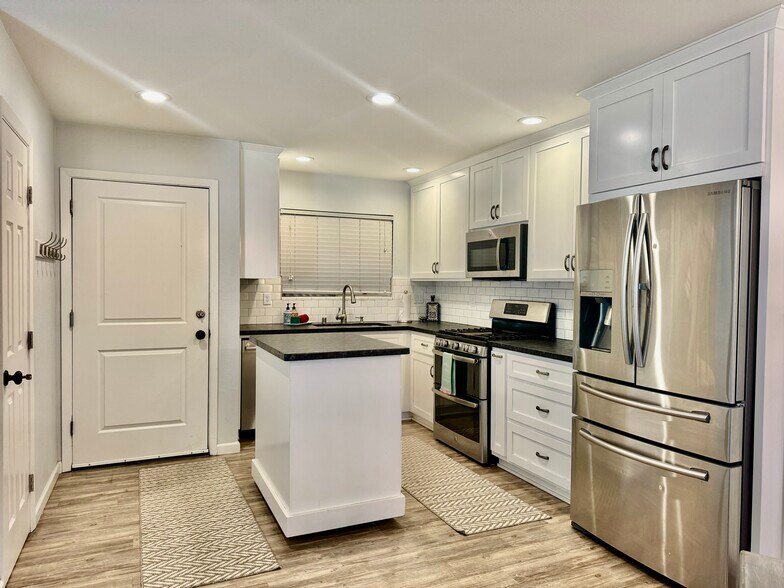 More Photos Of 1072 Ski Run Blvd, South Lake Tahoe Hotel For Sale