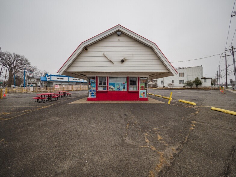 More Photos Of 735 E Hazelwood Ave, Rahway Freestanding For Sale