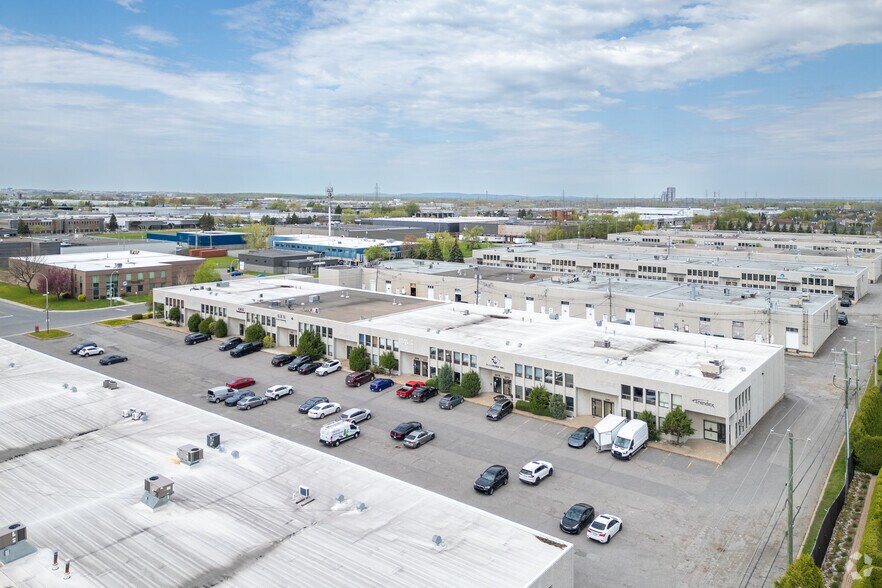 More Photos Of 2369-2395 Rue Rue Guénette, Saint-Laurent Light Distribution For Sale