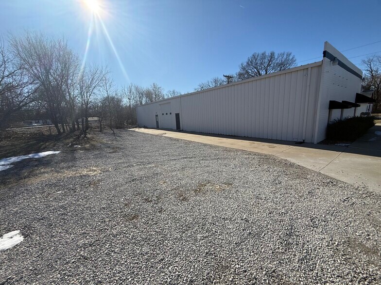 More Photos Of 101 W Shrader St, Liberty Manufacturing For Lease