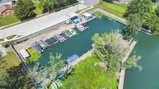 More Photos Of 1000 Bauman St, Oshkosh Marina For Sale