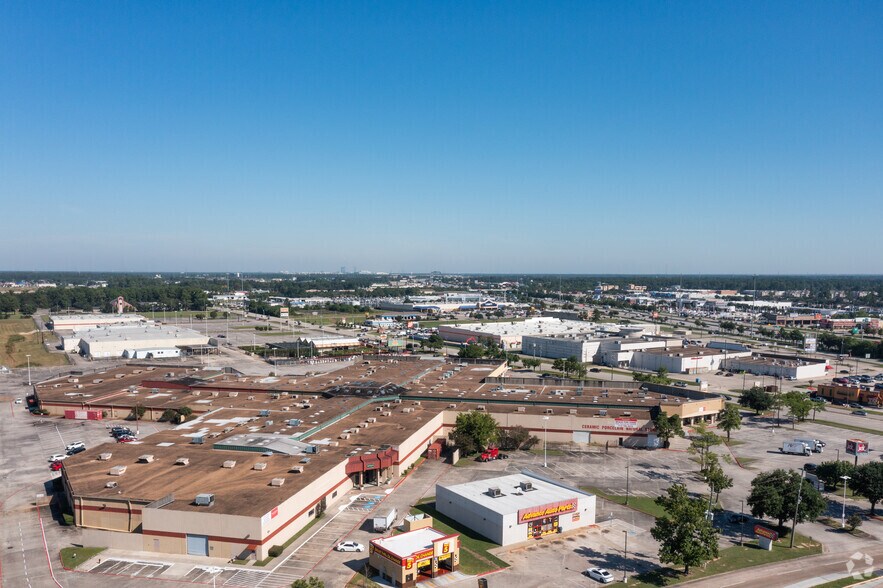 More Photos Of 100-200 Cypresswood Dr, Spring Freestanding For Lease