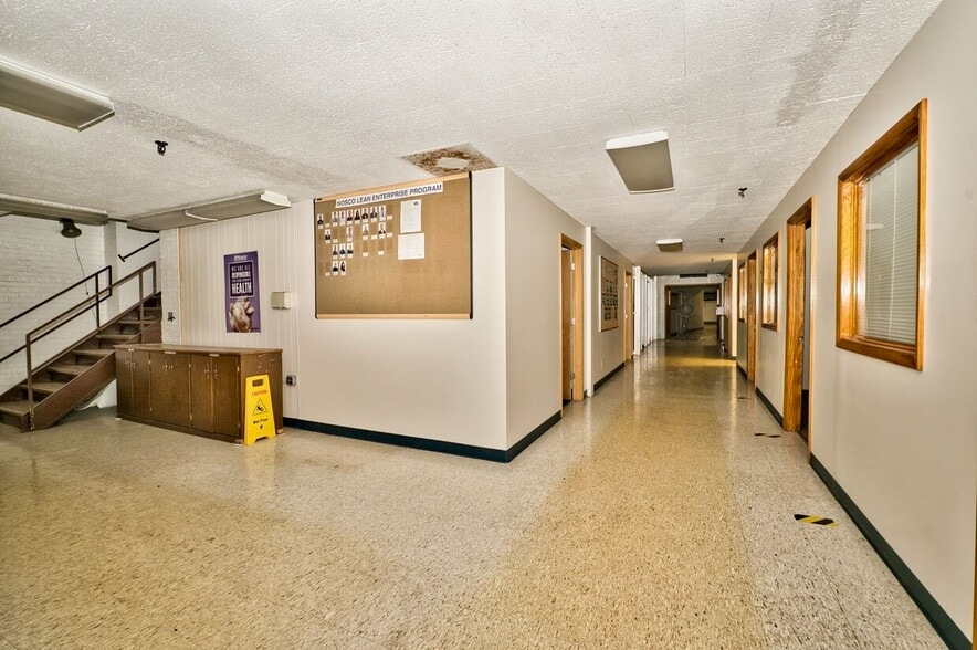 More Photos Of 651 S Martin Luther King Jr Ave, Waukegan Warehouse For Sale