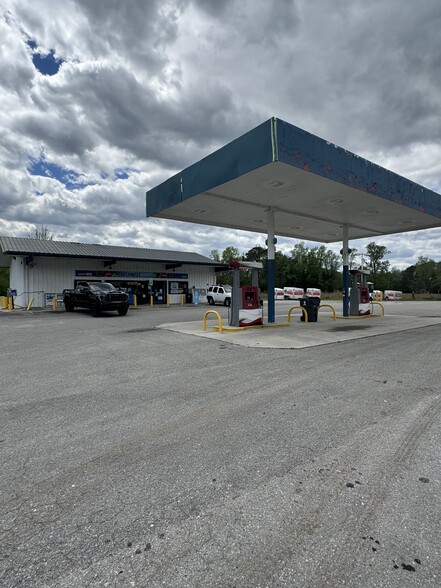 Primary Photo Of 4999 Northwest Rd, Riegelwood Convenience Store For Sale