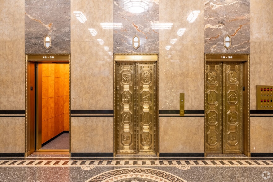More Photos Of 595 Madison Ave, New York Office For Sale