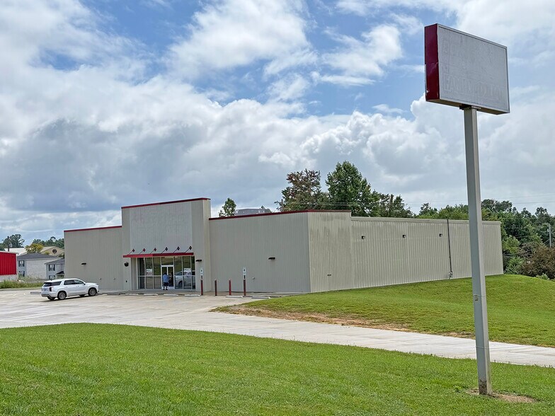 Primary Photo Of 2040 Keavy, London Freestanding For Lease