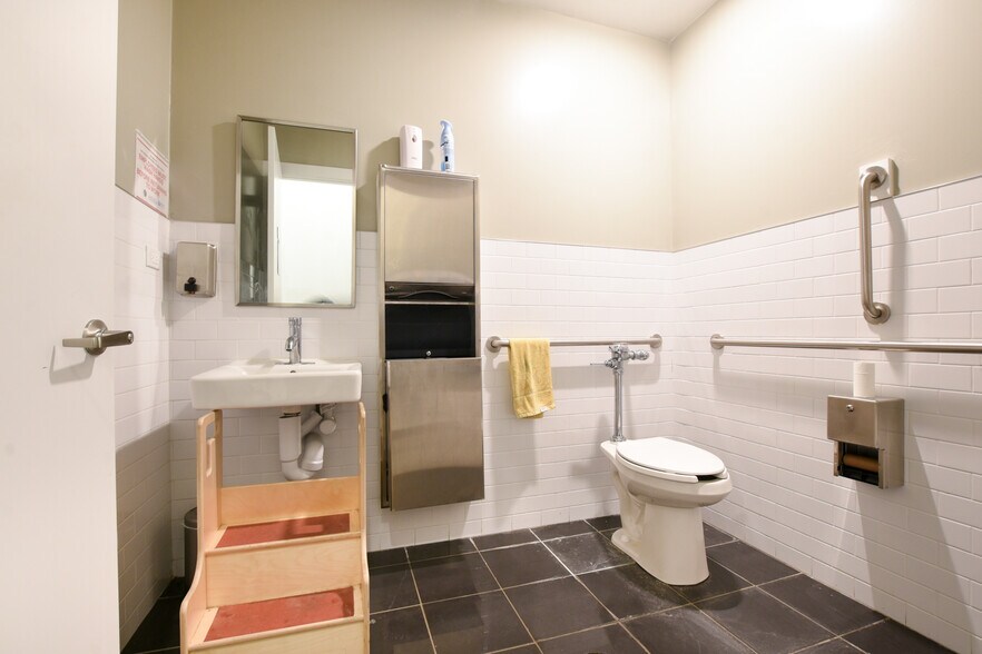 More Photos Of 2800 W North Ave, Chicago Apartments For Sale