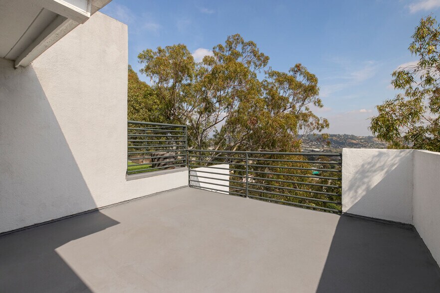 More Photos Of 2330 Silver Ridge Ave, Los Angeles Apartments For Sale