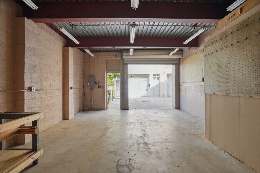 More Photos Of 3632 Foothill Blvd, La Crescenta Manufacturing For Sale