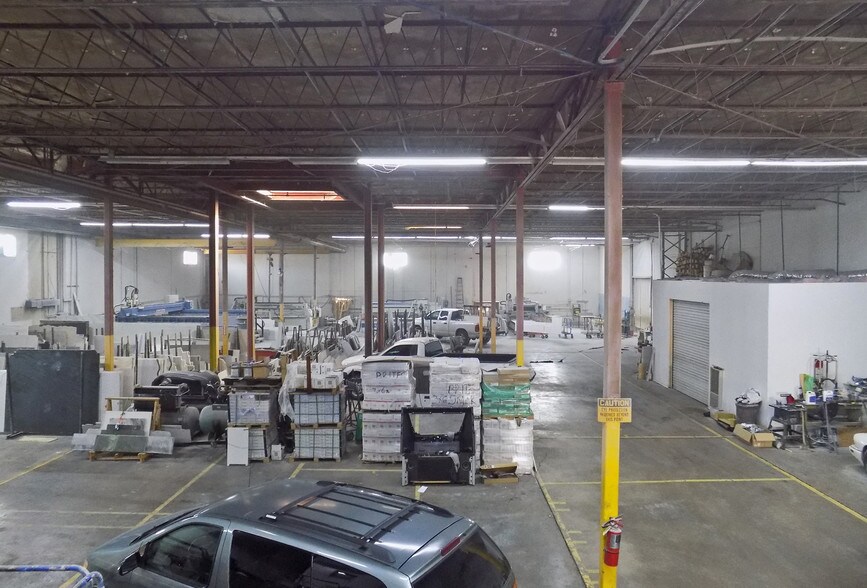 More Photos Of 2120 Vanco Dr, Irving Distribution For Lease