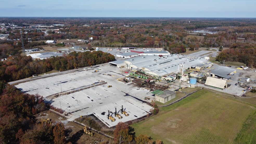 More Photos Of 634 Davis St, Emporia Manufacturing For Lease