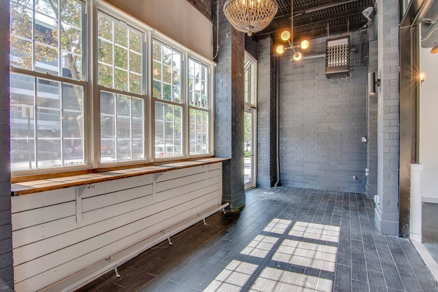 More Photos Of 1700 W Division St, Chicago Apartments For Lease