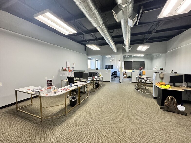 More Photos Of 13050 Eastgate Park Way, Louisville Light Distribution For Lease