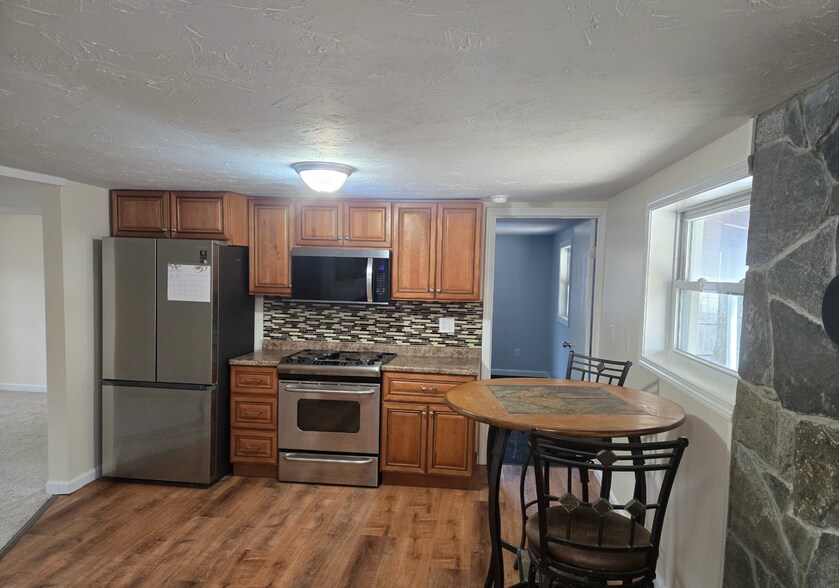 More Photos Of 394 Mashamoquet Rd, Pomfret Manufacturing For Sale