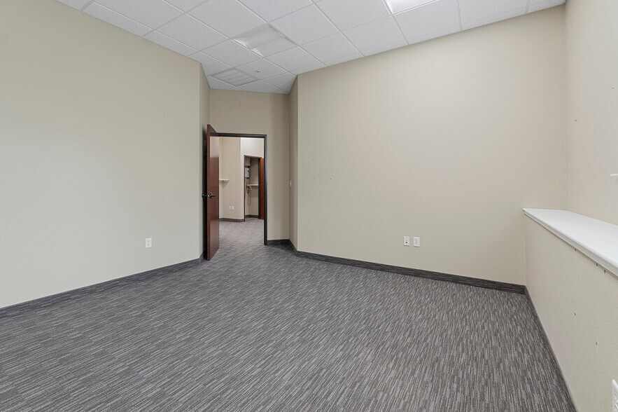 More Photos Of 4315 Windsor Centre Trl, Flower Mound Office For Lease