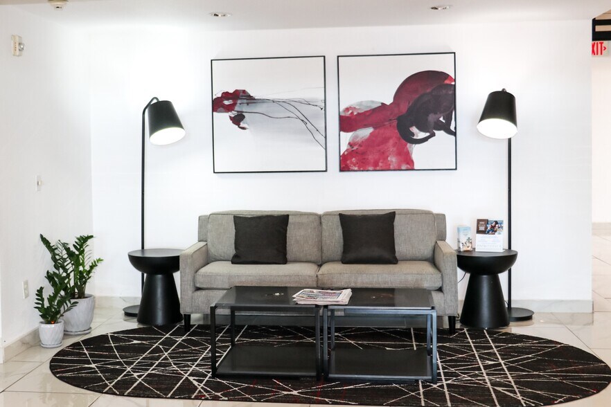 More Photos Of 2101 Veterans Blvd, Del Rio Hotel For Sale