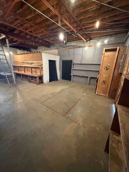 More Photos Of 105 S Main St, Quitman Storefront Retail Office For Sale