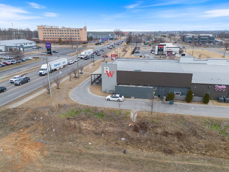 More Photos Of 3600 SE Guess Who Dr, Bentonville Storefront For Lease