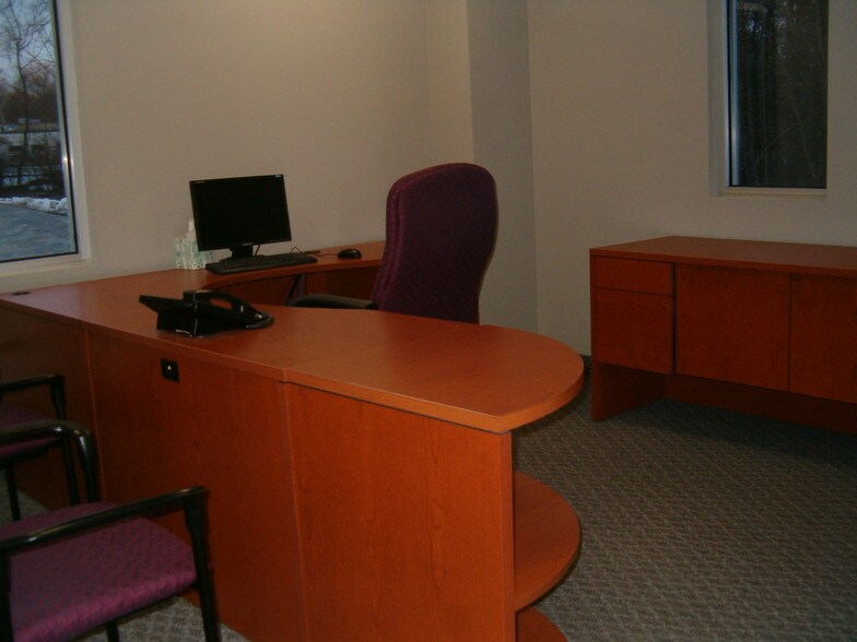 More Photos Of 282 N Broadway, Salem Auto Dealership For Lease