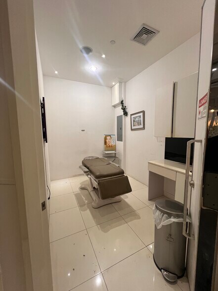 More Photos Of 139-149 Centre St, New York Medical For Sale