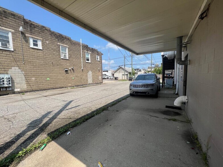 More Photos Of 625 8th St, Huntington Office For Lease