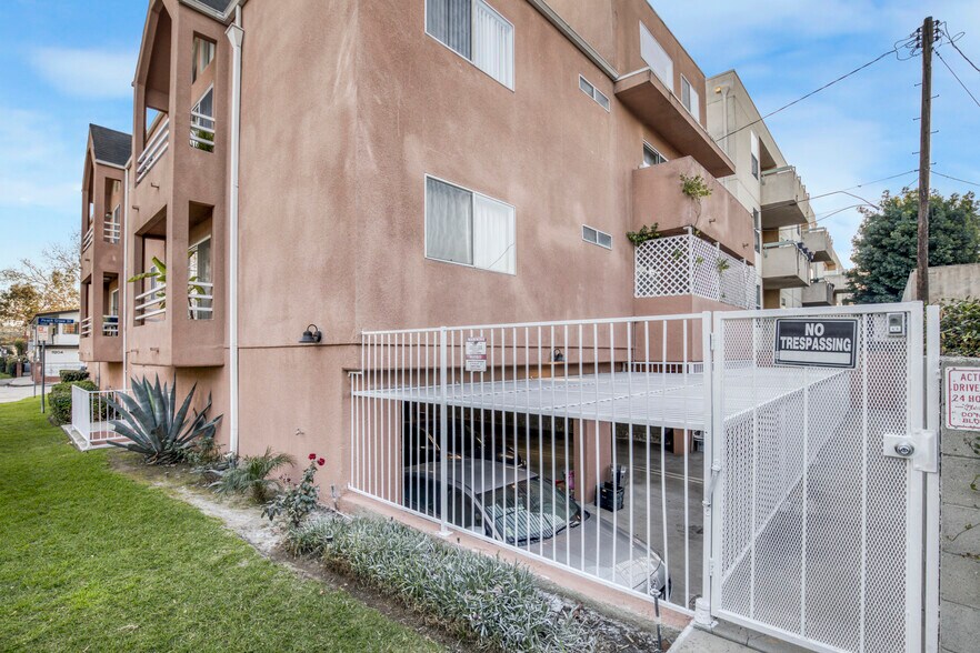 More Photos Of 11205 Peachgrove St, North Hollywood Apartments For Sale