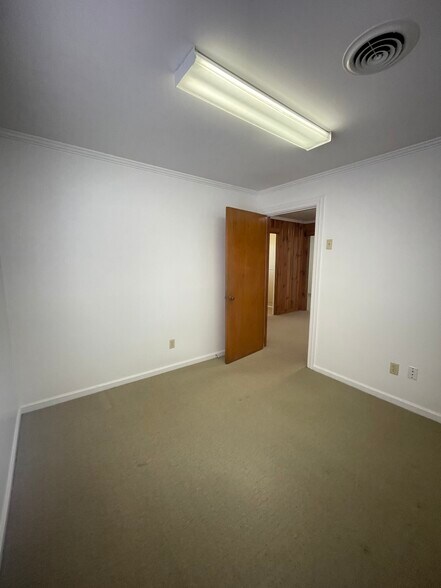 More Photos Of 203 N Hamilton St, Williamston Medical For Sale