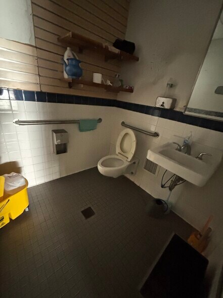 More Photos Of 4 W 125th St, New York Office For Sale