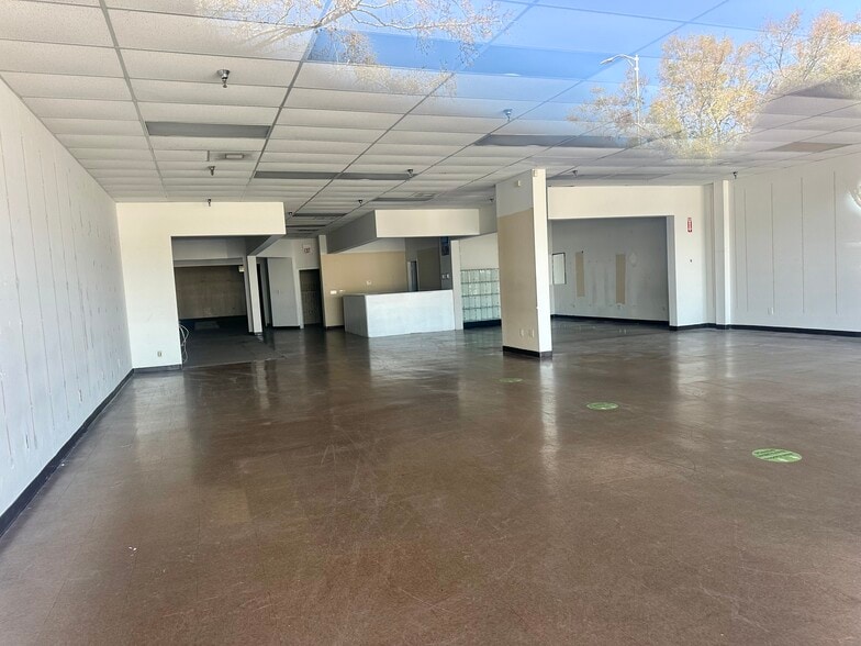 More Photos Of 6201-6217 E Hillsborough Ave, Tampa Unknown For Lease
