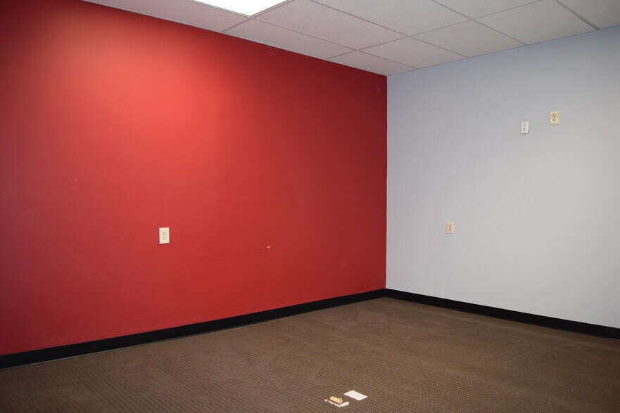 More Photos Of 1003 Dr Martin Luther King Dr, Little Rock Storefront Retail Office For Sale