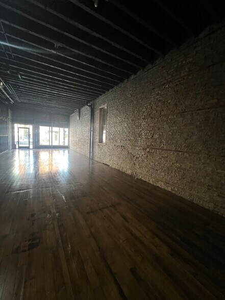 More Photos Of 1531 W 18th St, Chicago Apartments For Lease
