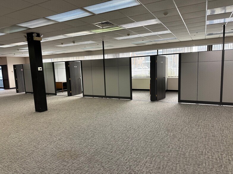 More Photos Of 2351 Whirlpool St, Niagara Falls Office For Lease
