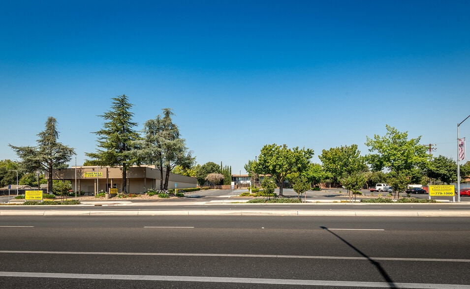 More Photos Of 6705 Fair Oaks Blvd, Carmichael Bank For Sale