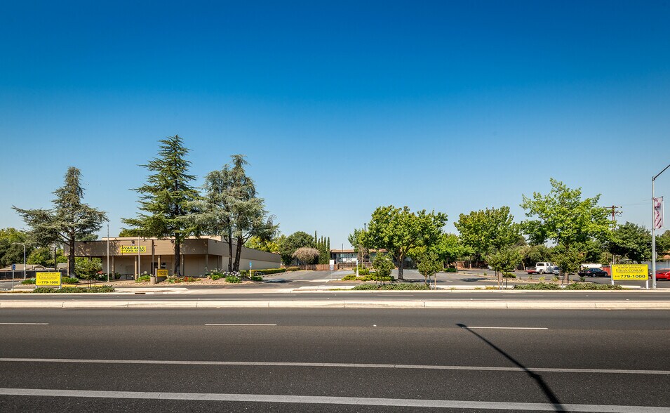 More Photos Of 6705 Fair Oaks Blvd, Carmichael Bank For Lease