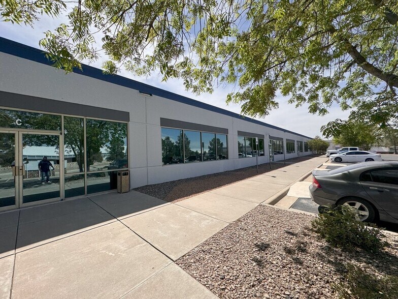 More Photos Of 32 Celerity Wagon St, El Paso Warehouse For Lease