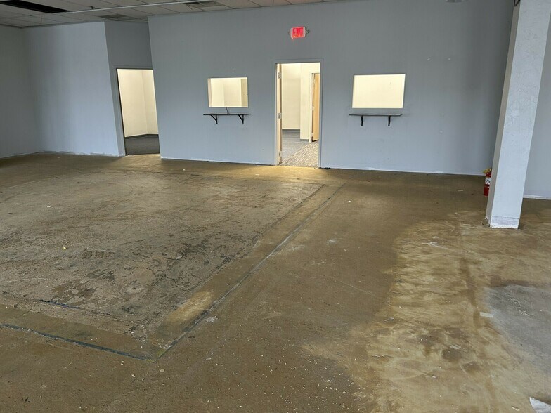 More Photos Of 165 Westgate Dr, Brockton Unknown For Lease