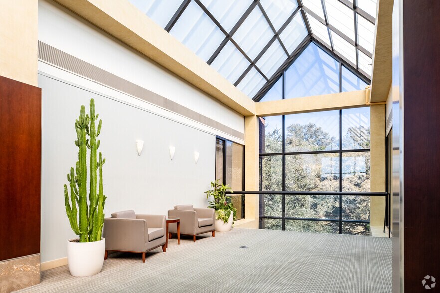 More Photos Of 8834 N Capital of Texas Hwy, Austin Office For Lease