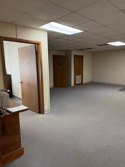 More Photos Of 700 Industrial Park Dr, Selmer Manufacturing For Sale