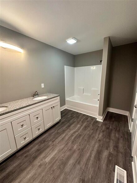 More Photos Of 1327 Park St, Bowling Green Apartments For Sale