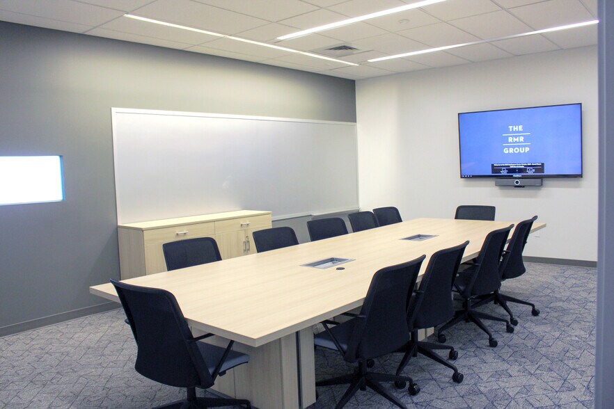 More Photos Of 18020 Burt St, Elkhorn Office For Lease