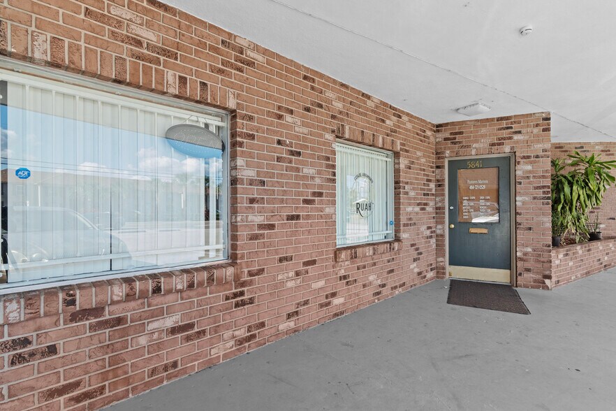 More Photos Of 5801-5841 Dahlia Dr, Orlando Office For Sale