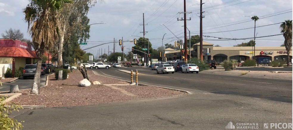 More Photos Of 460-470 W Roger Rd, Tucson Showroom For Lease