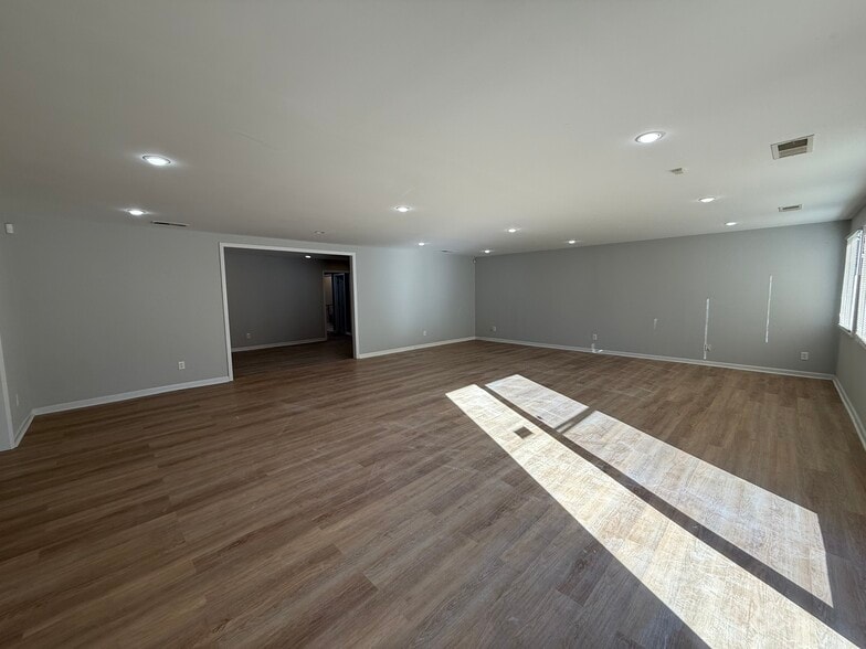More Photos Of 3738 Boone Trl, Fayetteville Office For Sale