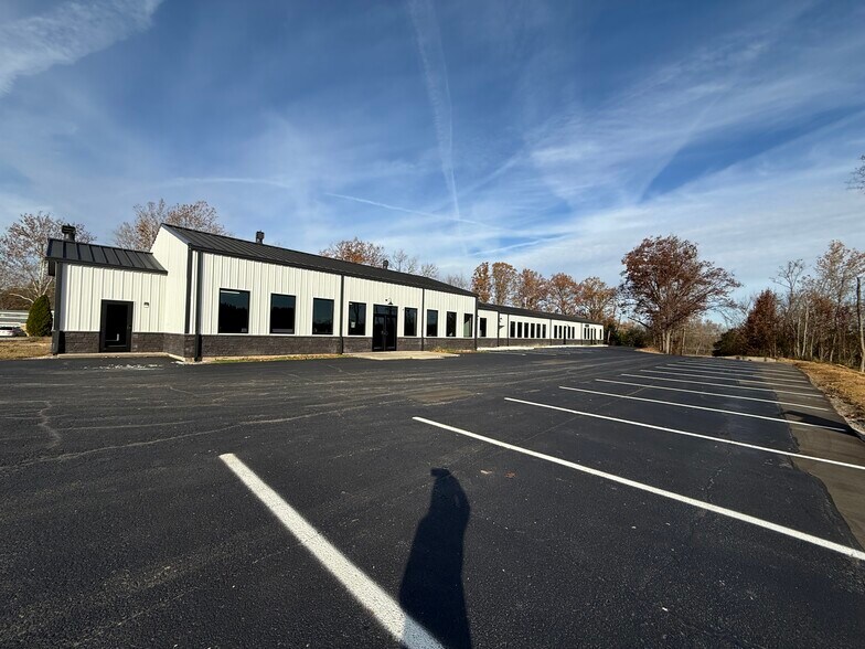 More Photos Of 4430 W Jonathan Moore Pike, Columbus Office Residential For Lease