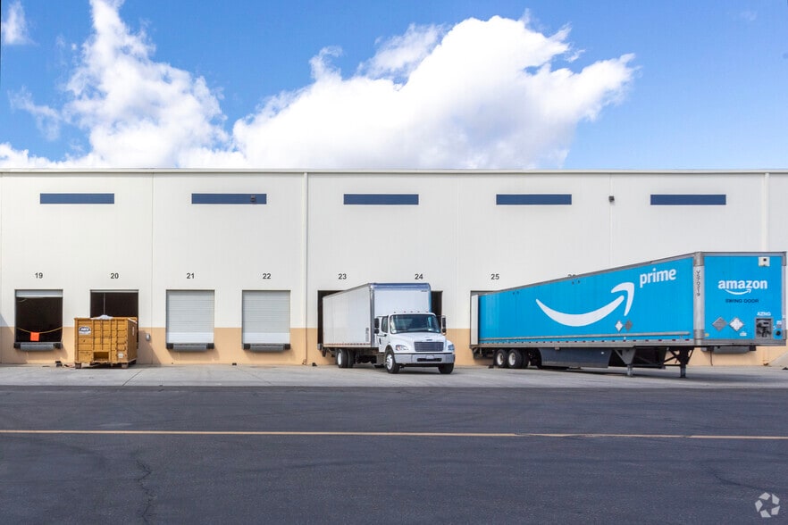 More Photos Of 3816 S Willow Ave, Fresno Distribution For Lease