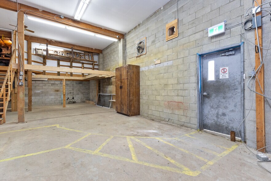 More Photos Of 2265b W Railway st, Abbotsford Warehouse For Lease